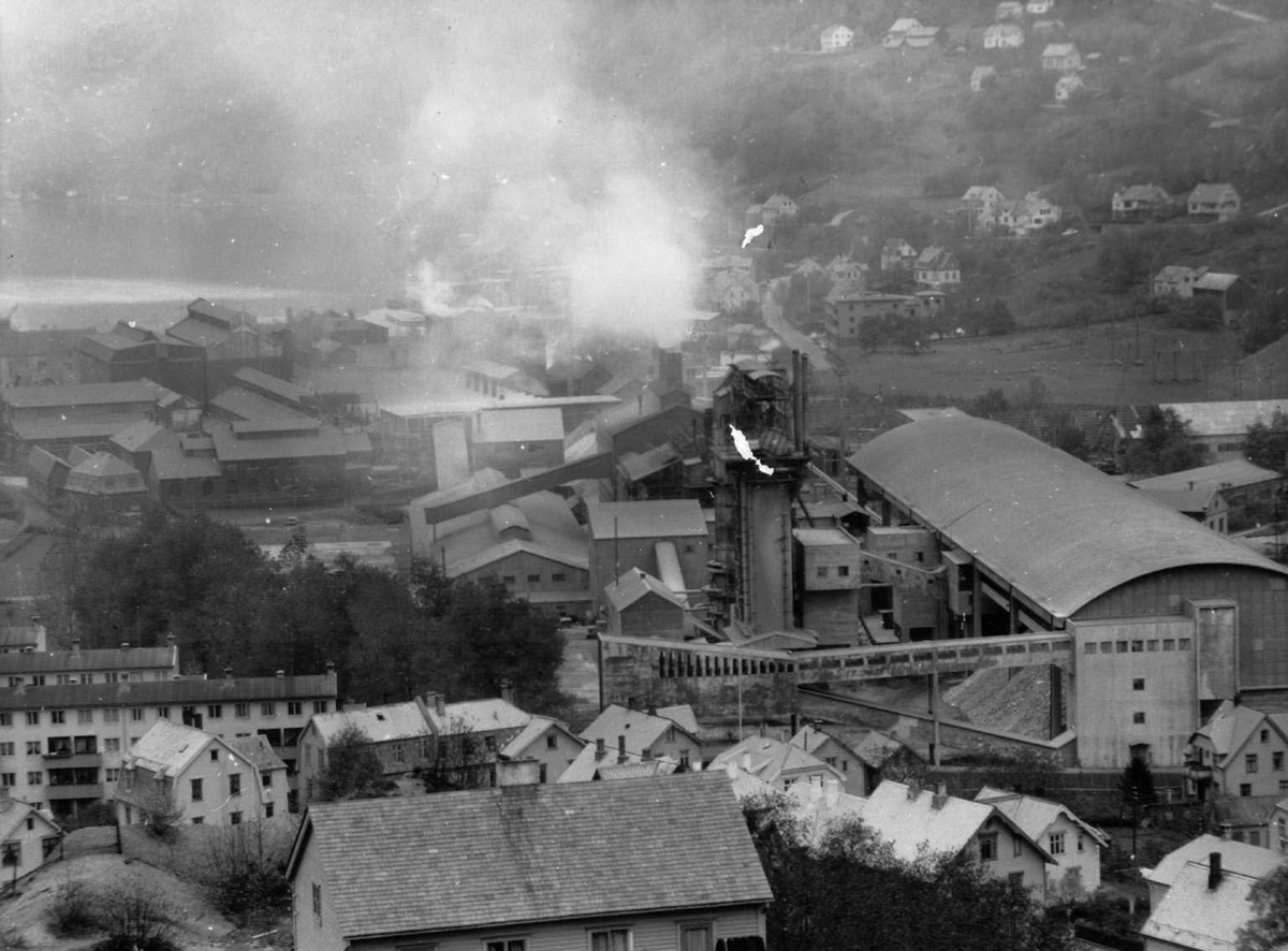 Odda Smelteverk, råstofflager, skalltaket, 3-fase ovn II - Kraftmuseet ...