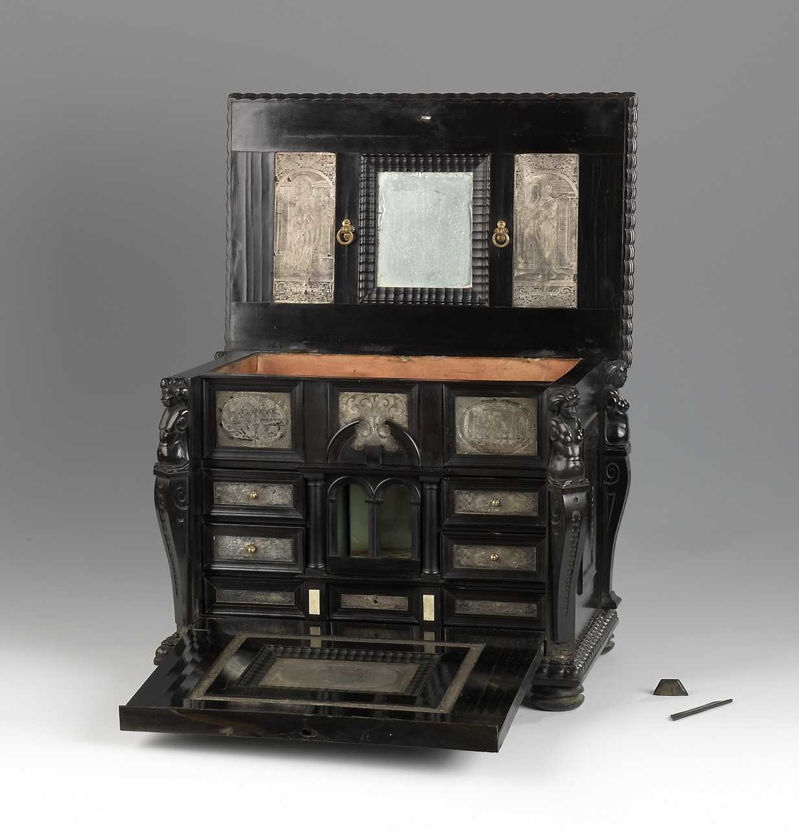 Kabinettskap - Nasjonalmuseet, designsamlingene / DigitaltMuseum